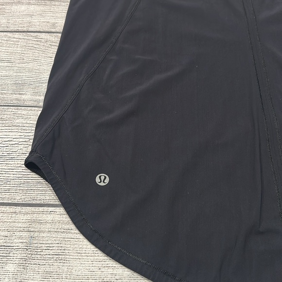 🍋Women’s Lululemon tank with mesh detail PTP approx 18.5” 🍋 - Picture 12 of 14